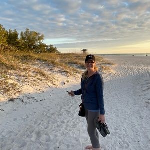 Meet your Posher, Laurie